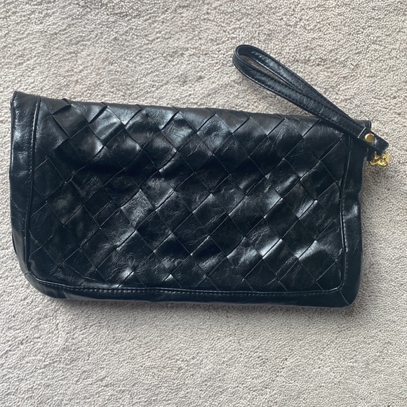 Urban Expressions black vegan woven clutch - Picture 2 of 9